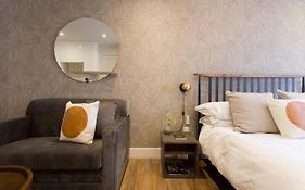Romantic Studio In The Heart Of Little Italy By Den Stays